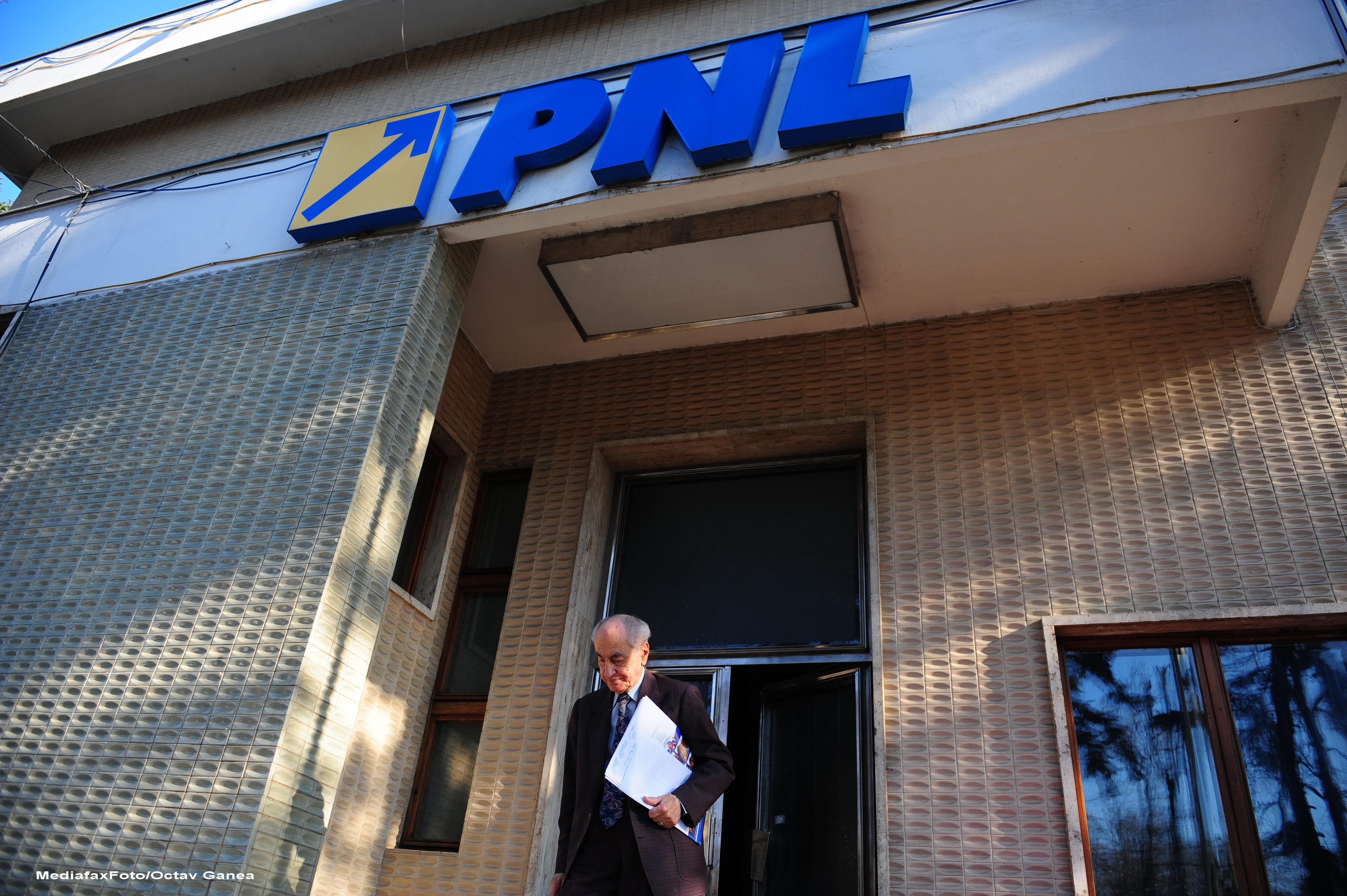 Petrecere surpriza pentru Mircea Ionescu Quintus. Liberalul implineste 95 de ani