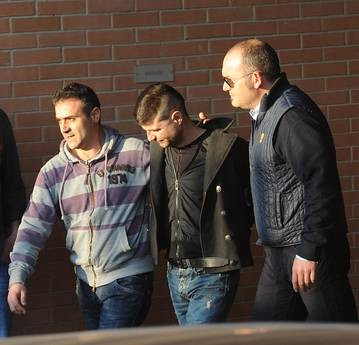 Suntem iar in gura presei straine. Doi romani au impuscat mortal un italian, in timpul unui jaf