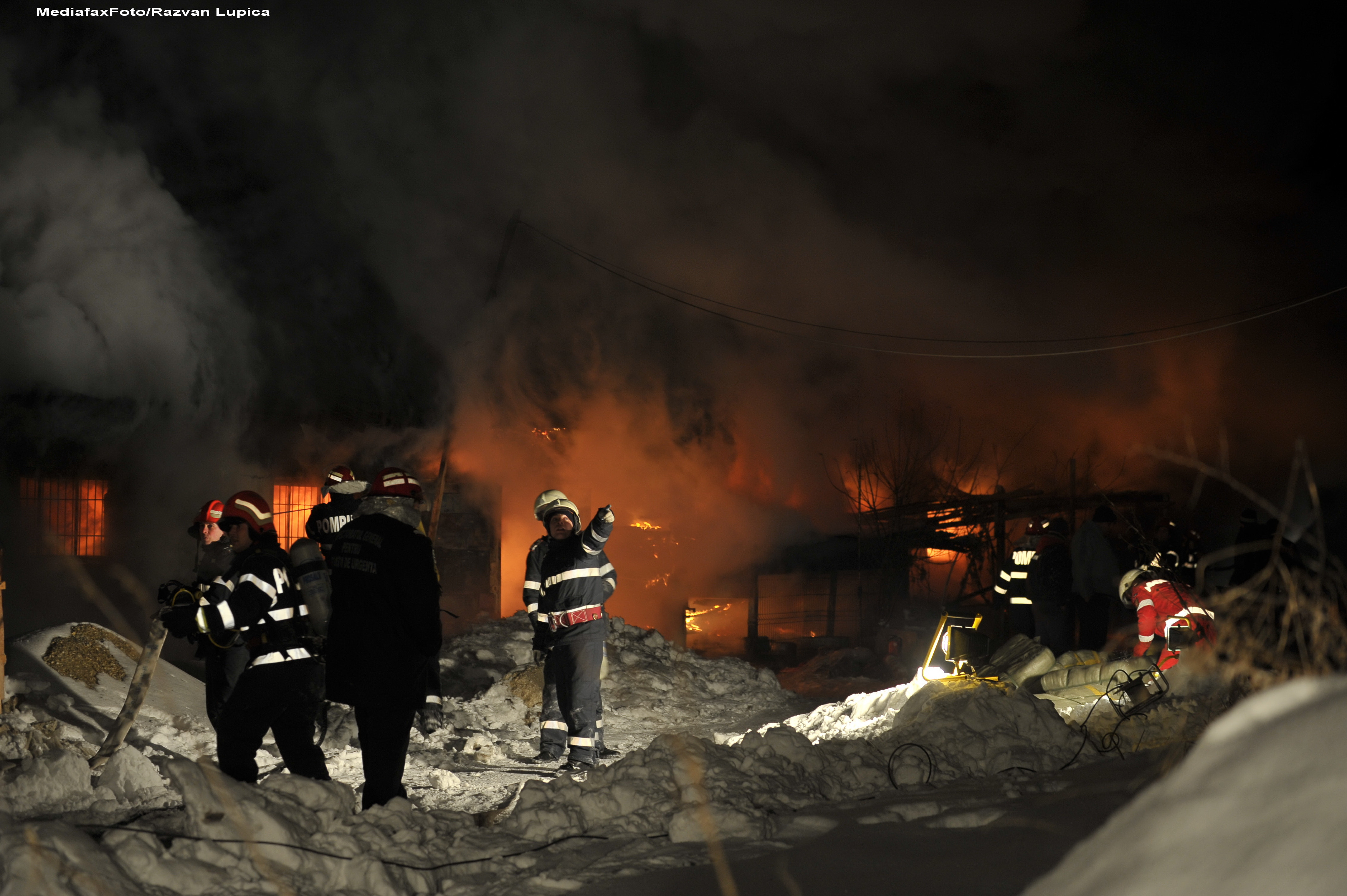 Un club de fite din cartierul Primaverii s-a facut scrum. Nu se stie de la ce a pornit incendiul