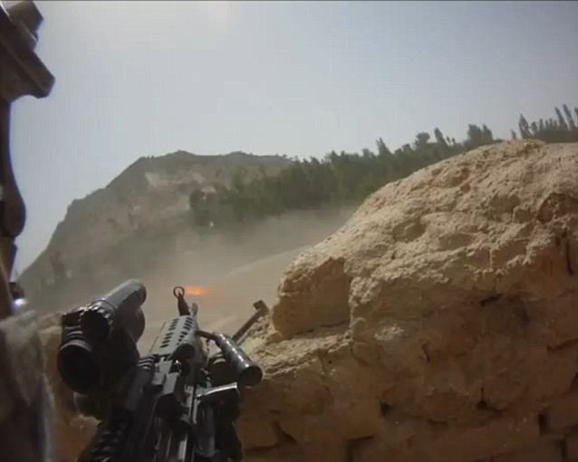 Scena de lupta din Afganistan filmata de un militar american in timp ce talibanii trageau in el