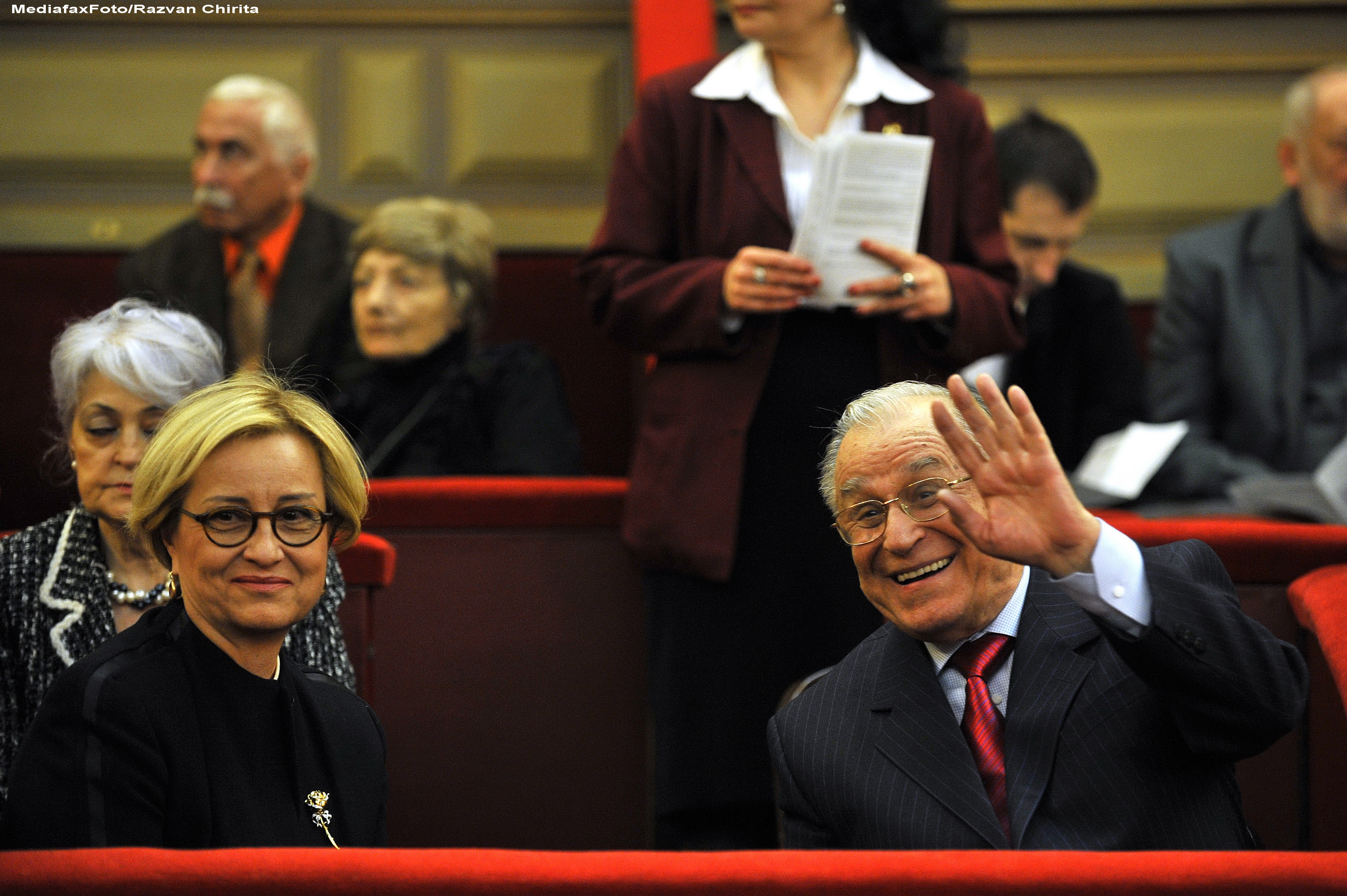 Ion Iliescu, despre propunerea facuta de Basescu lui Ponta: "E o cacealma, e o diversiune"