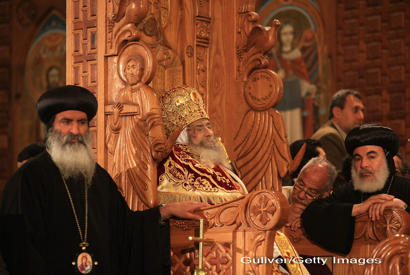 Biserica Ortodoxa Copta din Egipt l-a asezat pe patriarhul sau pe tron pentru ultima oara. FOTO