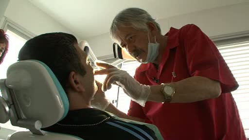 Dentistii romani au cabinete in Italia si Spania. Lucreaza si duminica pentru a face fata cererii