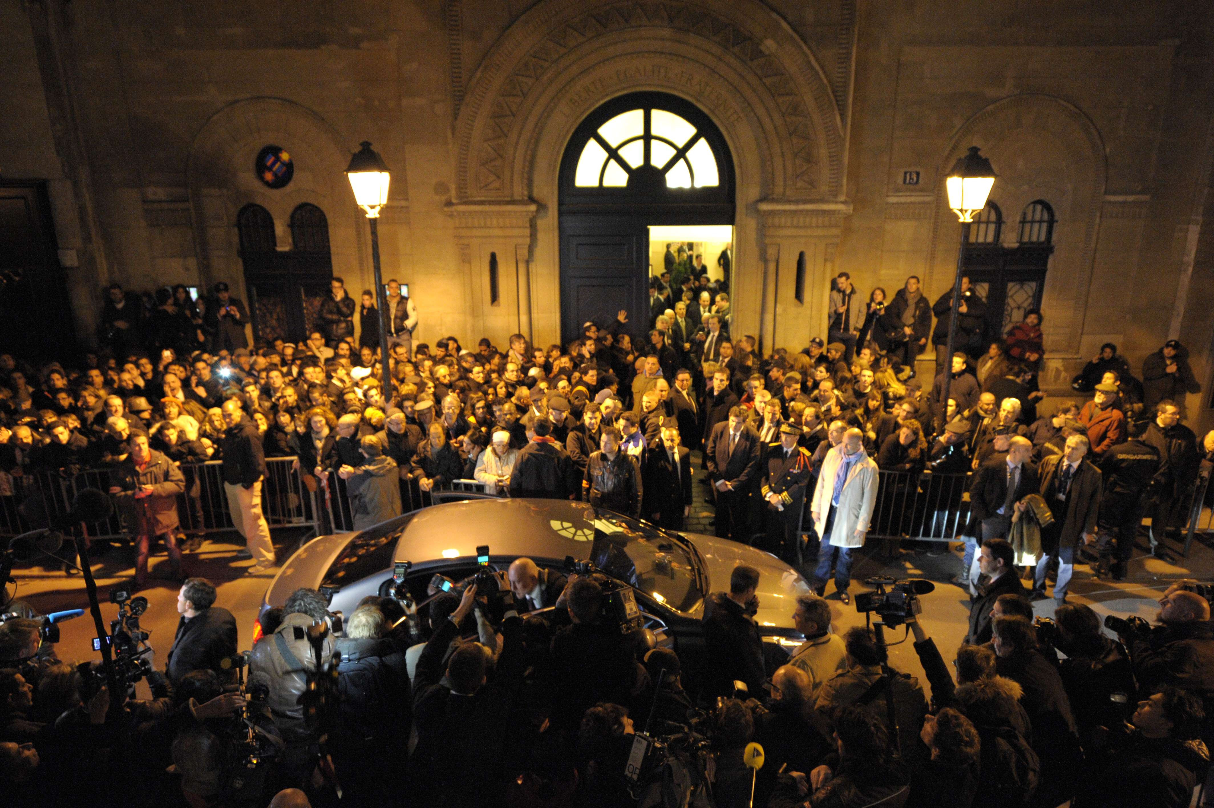 Sarkozy si-a suspendat campania electorala si a anuntat grad maxim de alerta terorista la Toulouse