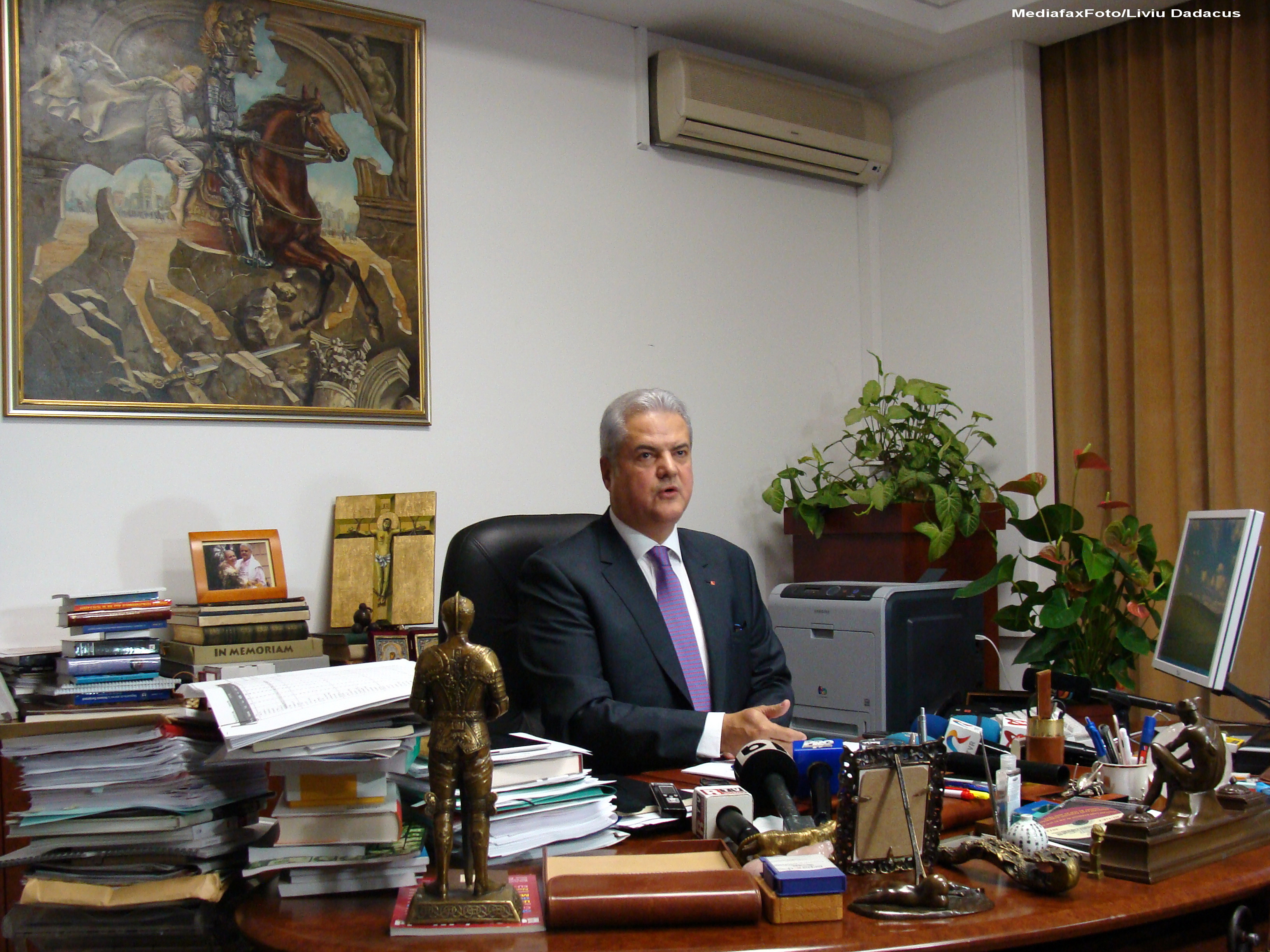 Judecatorii care l-au condamnat pe Adrian Nastase la 2 ani cu executare si-au motivat decizia