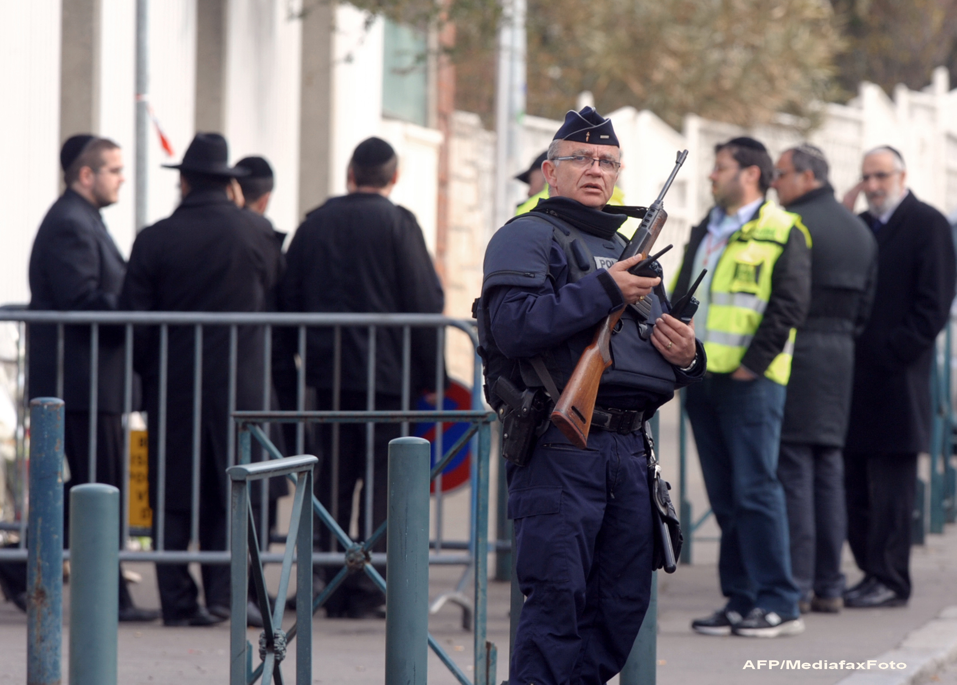 Si-a filmat crimele. Atacatorul din Toulouse avea la gat o camera de luat vederi