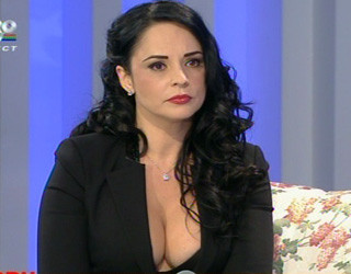 Acuzata ca s-a ingrasat, Andreea Marin si-a luat cel mai mic costum posibil. "Zana" demonstreaza ca are o silueta de invidiat