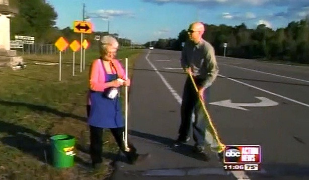 Mirul sfant, spalat cu "apa nesfintita". Conflict religios cu blesteme si "caramizi de rugaciune"