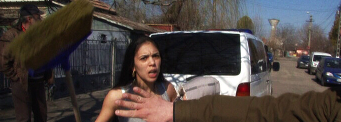 Vrajitoare, saltate ca prin farmec de politisti. Reporterii ProTV au fost atacati cu maturi