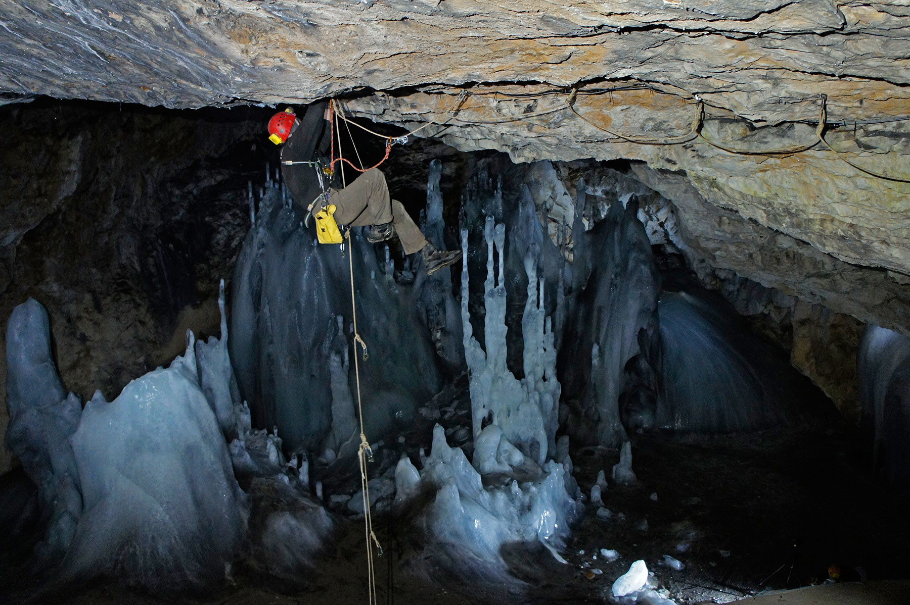 Pesterile din Apuseni, dotate cu senzori de detectare a radonului