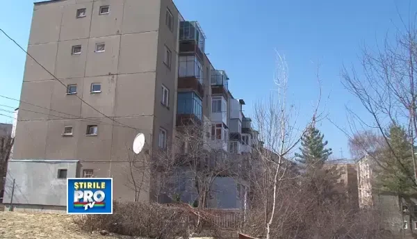 Panica astazi la Deva. Un bloc de patru etaje a fost in pericol de prabusire