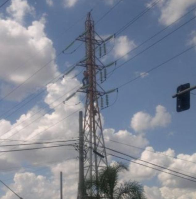 O cearta intre soti a afectat CINCI orase din Brazilia. 600.000 de persoane au fost cu ochii pe el