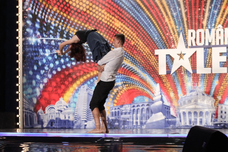 VIDEO. Povestea impresionanta a tinerilor care au uimit la "Romanii au talent" cu un dans senzual
