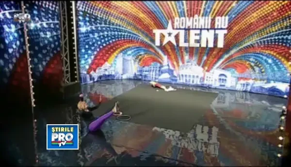 VIDEO. La 54 de ani, doamna Angela a uimit juriul cu dansurile ei. A ajutat-o si catelul