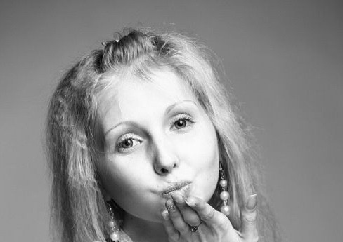 Frumusetea ei naturala cucereste orice barbat. Trupul insa sperie pe oricine se apropie de ea