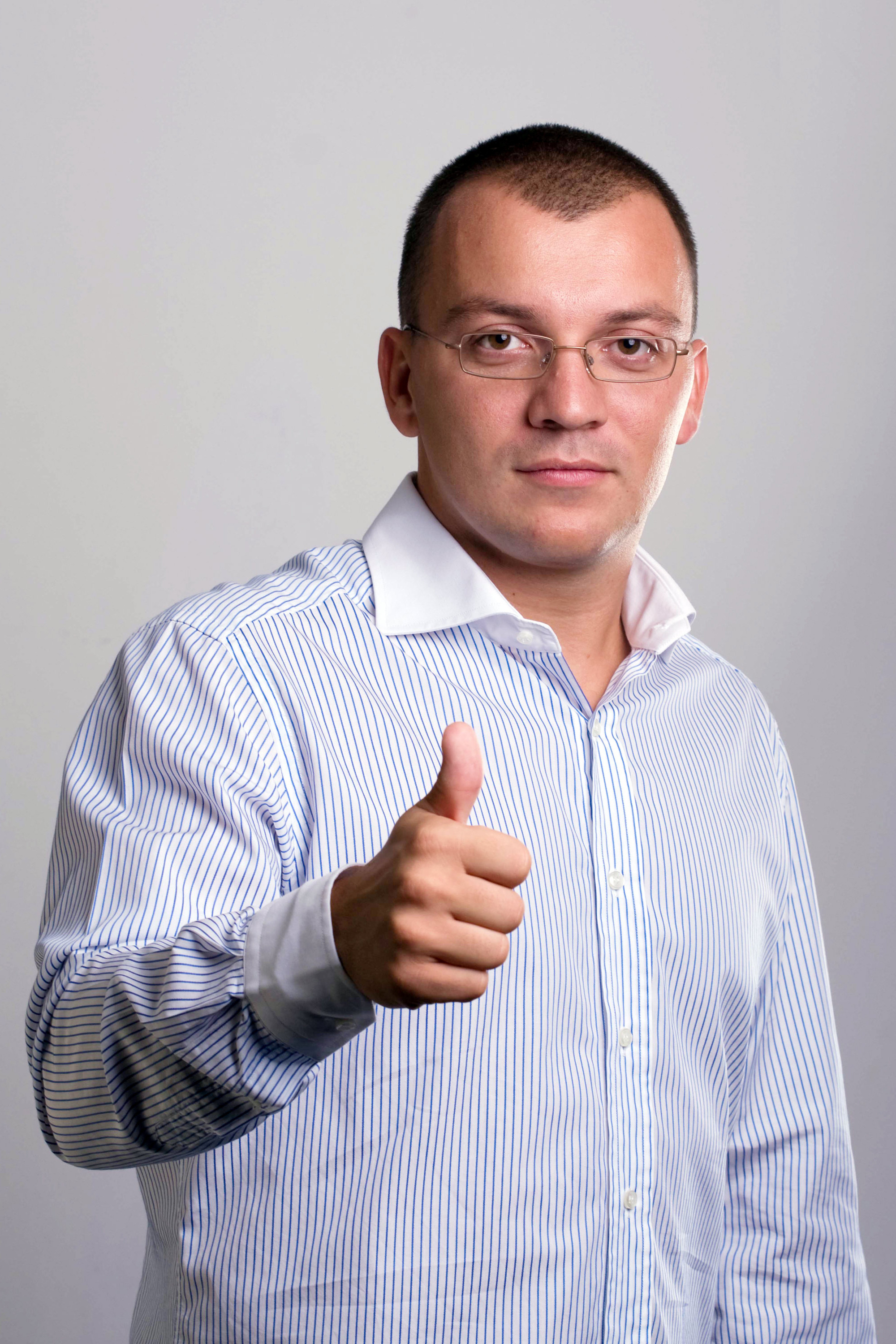 Mihail Boldea: "Imi caut bilete sa revin in tara. E circ ce li se intampla tatalui si fratelui meu"