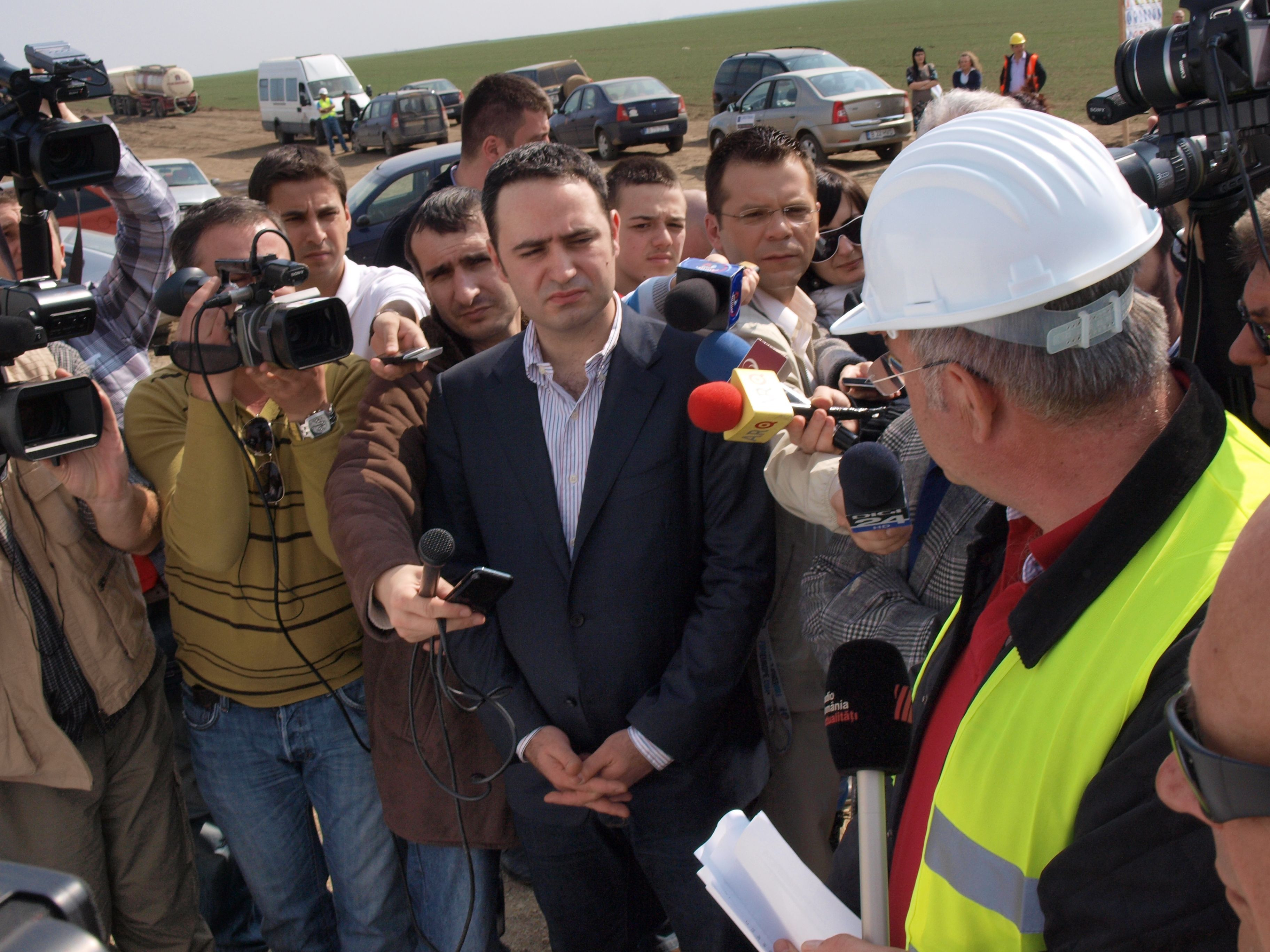 Autostrada Nadlac-Arad se face in stilul traditional: lucrarile au ramas in urma. Ce zice ministrul