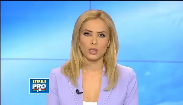 Sute de credinciosi din Cluj au stat azi-noapte la rand sa atinga o bucata de lemn din Sfanta Cruce