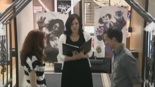 Flori, sampanie si rafale de gloante: o femeie are reteta pentru o nunta cum nu s-a mai vazut