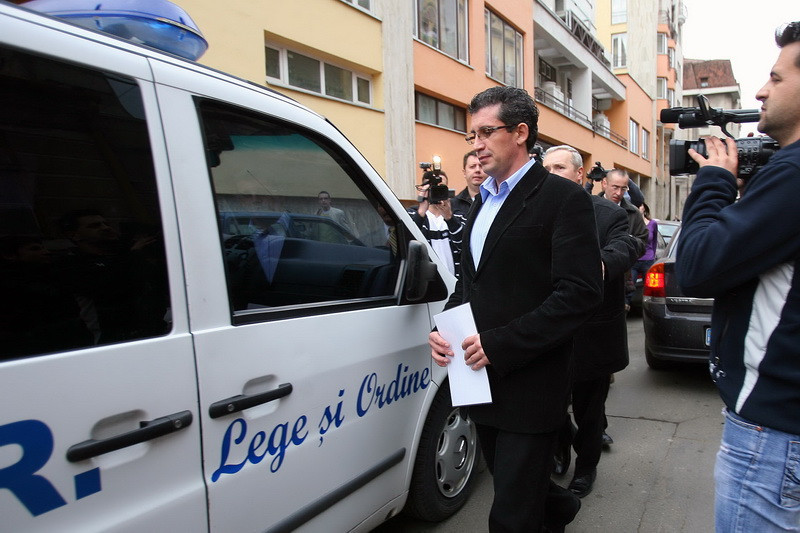 Deputatul Virgil Pop, condamnat definitiv la cinci ani de inchisoare, ridicat din Hotelul Bucuresti