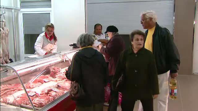 Magazinele, pline pana la refuz. Cat te costa masa de Paste si care e programul hipermarketurilor