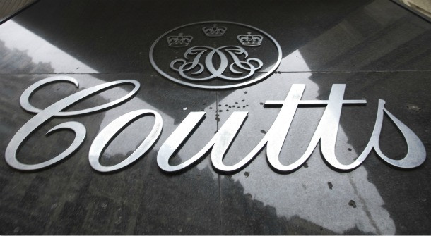 Culmea coruptiei! Banca reginei Angliei a primit cea mai mare amenda din istorie