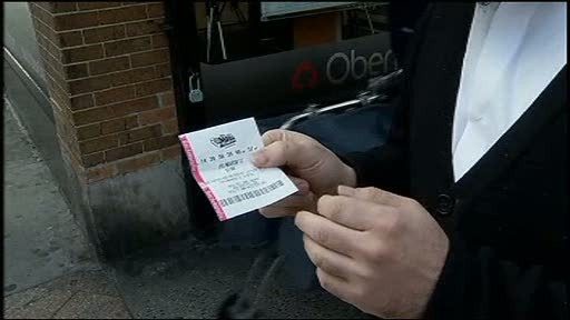 A gasit in gunoi un bilet castigator la loto. Cateva luni mai tarziu a inceput cosmarul vietii ei