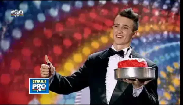 A scos o fata sexy, imbracata in latex, dintr-o cutie. Magie curata la Romanii au talent