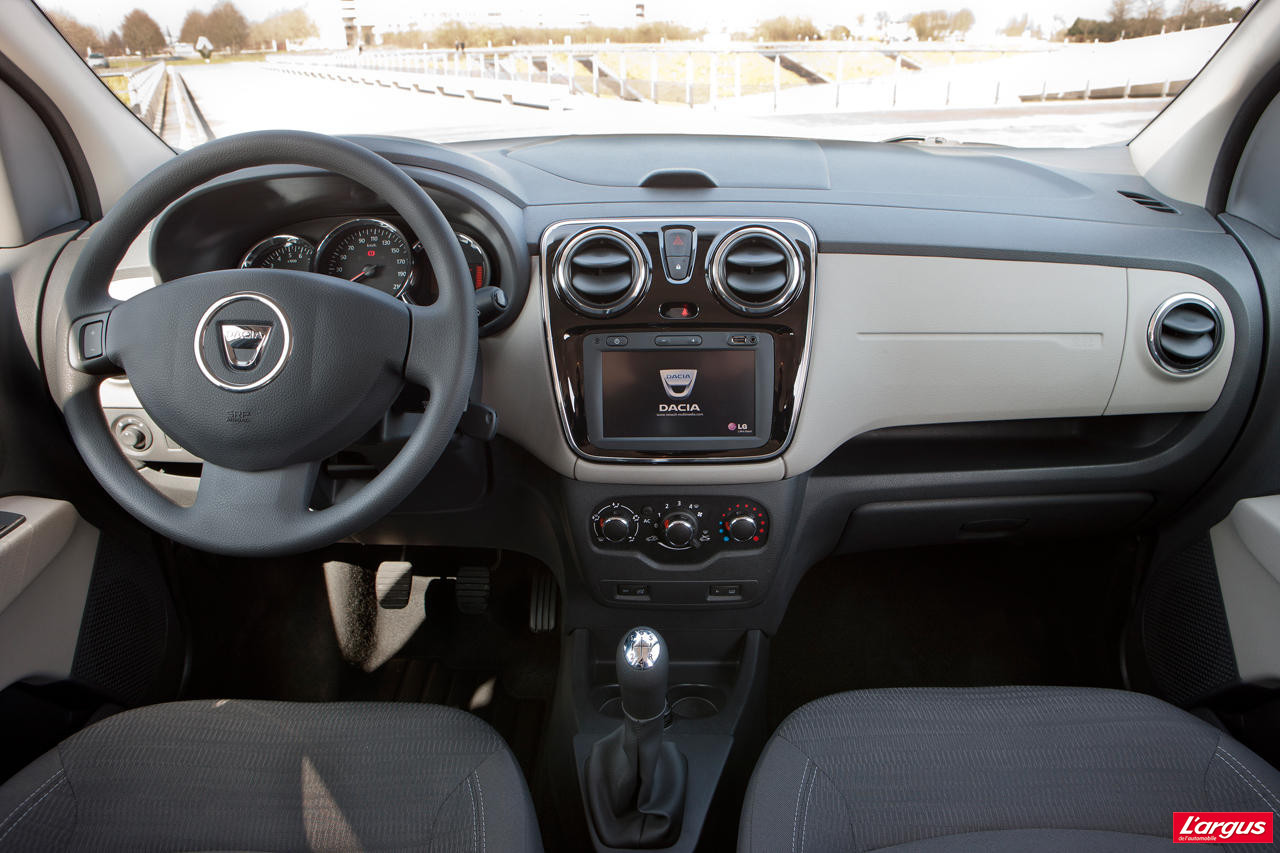 TEST DRIVE cu Dacia Lodgy. Ce au inteles francezii din masina de 10.000 de euro. GALERIE FOTO