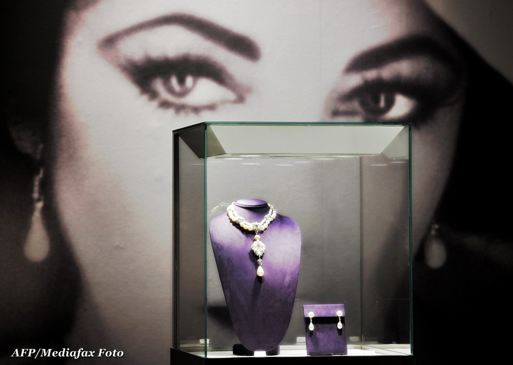 Compania care isi inchide magazinul pentru un singur client