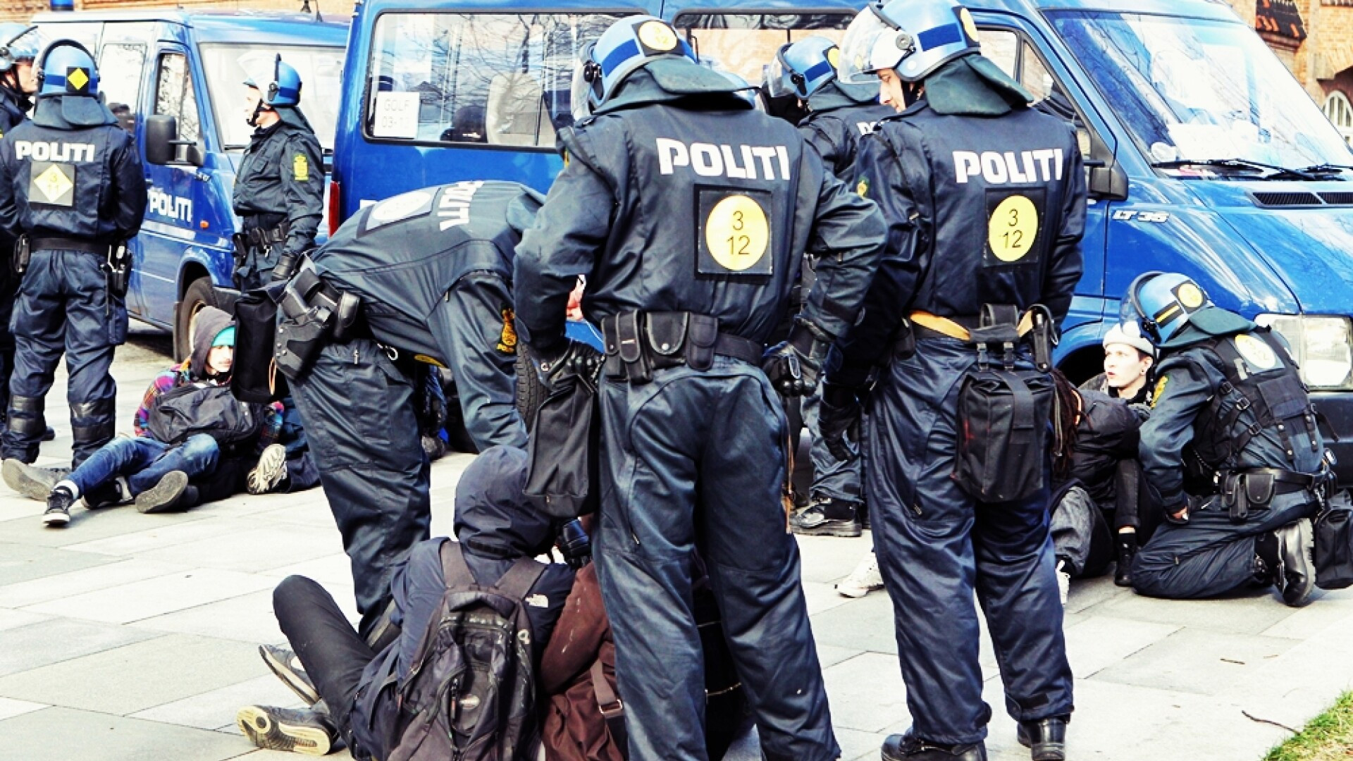 Bataie generala intr-un oras danez, la o manifestatie anti-Islam. 83 de protestatari, arestati