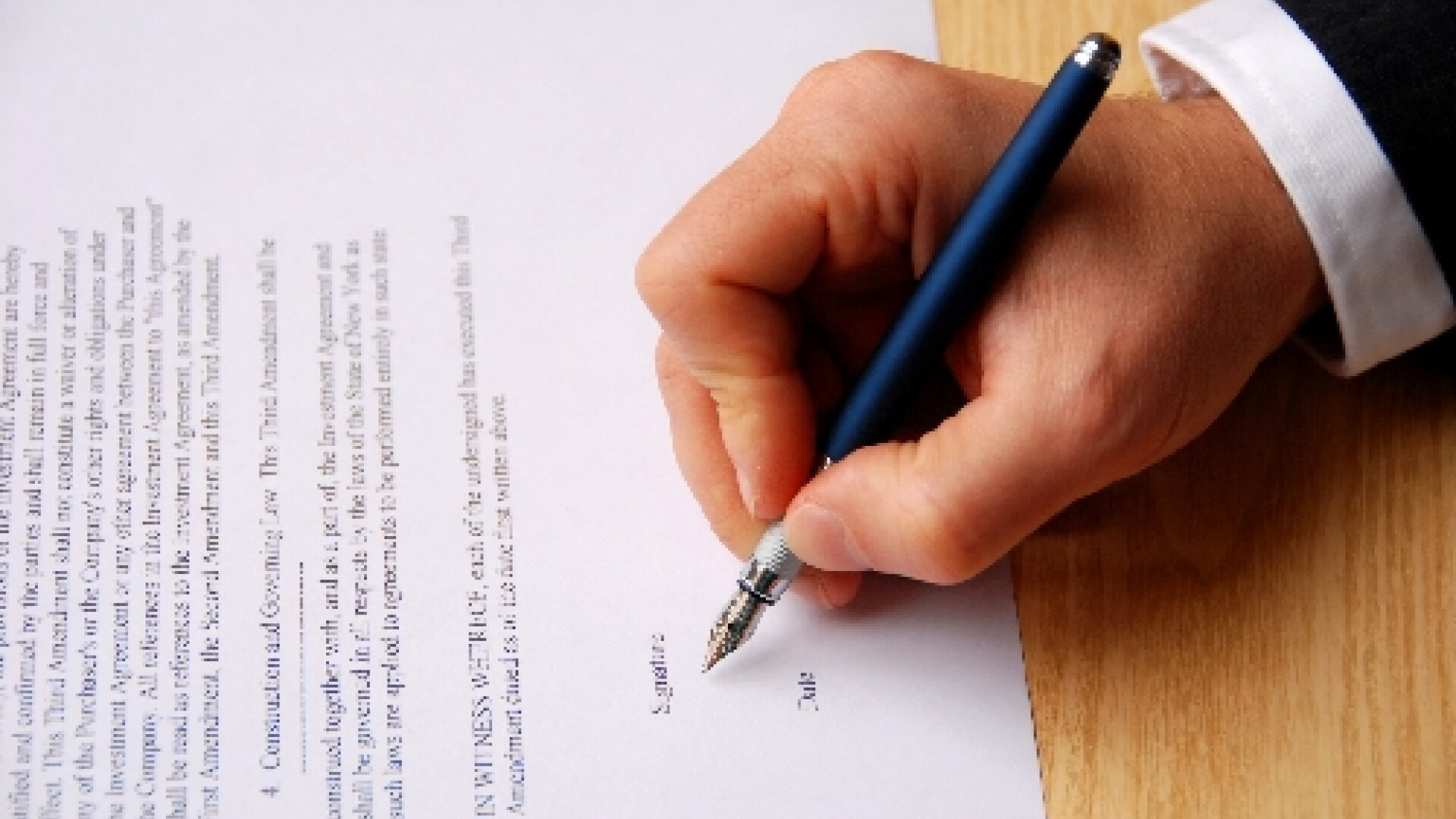 "Daca nu esti fericit, te dam afara". Clauza incredibila pusa de o companie in fisa postului