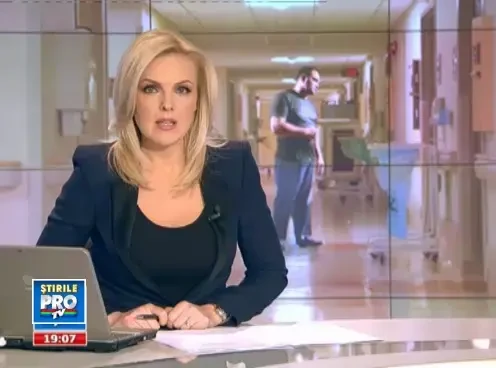 IMAGINI CAMERA DE SUPRAVEGHERE. Medic batut in spital, dupa ce i-a rugat pe vizitatori sa nu fumeze