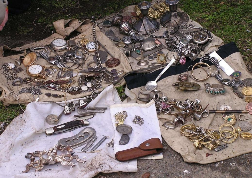 FOTO. Descoperirea incredibila a unei fetite de 11 ani. Comoara gasita are o valoare inestimabila