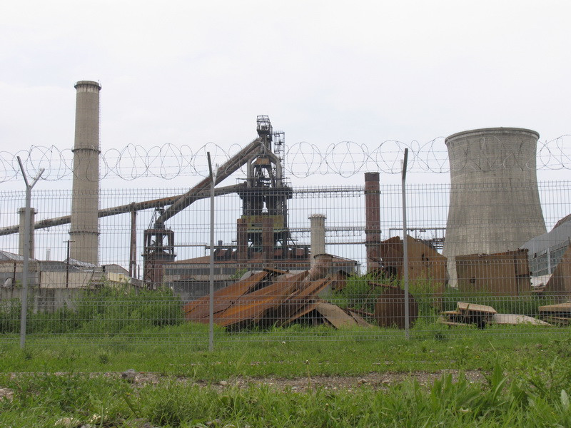 Au aparut primele semne ale reinstalarii recesiunii. Combinate inchise, mii de oameni trimisi acasa