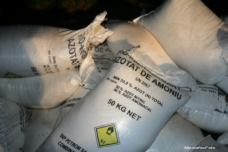 Un barbat din judetul Arad a fost amendat pentru ca transporta ilegal 25 de tone de azotat de amoniu