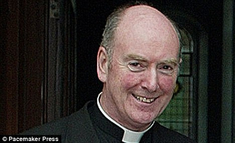 Imginile care i-au adus unui preot rusinea pentru tot restul vietii. Un oras intreg e revoltat