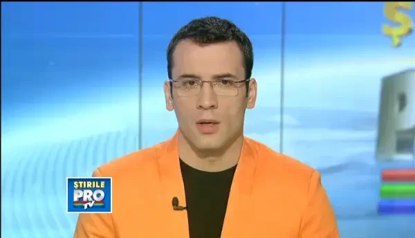 Imagini incredibile. Un camion aflat pe buza prapastiei trage dupa el vehiculul care il tracta