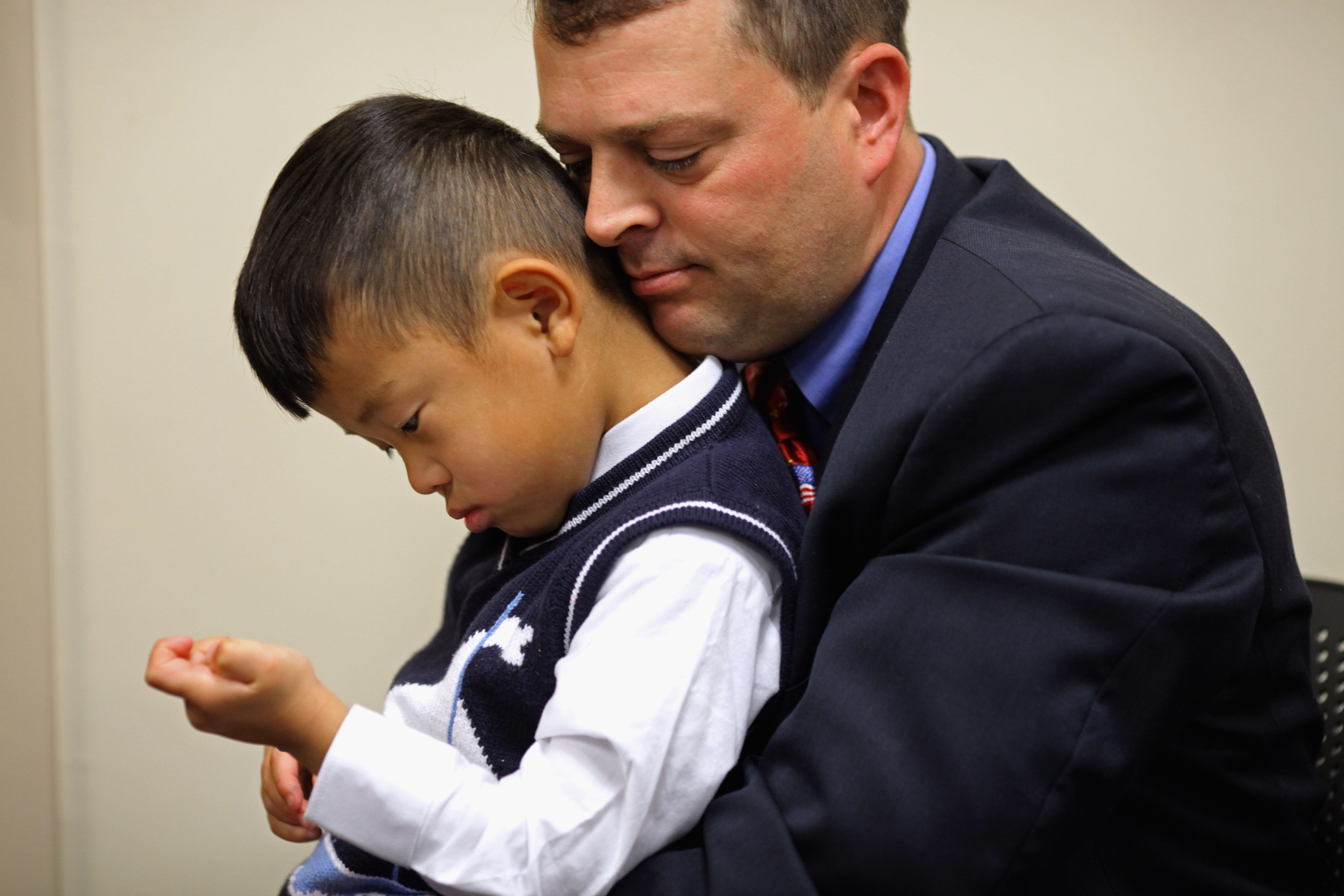 Legea familiilor fericite. La un an de la modificarea legii adoptiilor se vad si primele rezultate