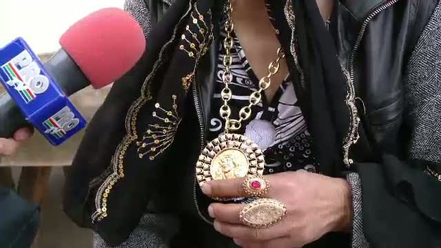 Masina "ca a lui Obama", aur si haine de firma. Tiganii au petrecut la Timisoara, dar fara manele