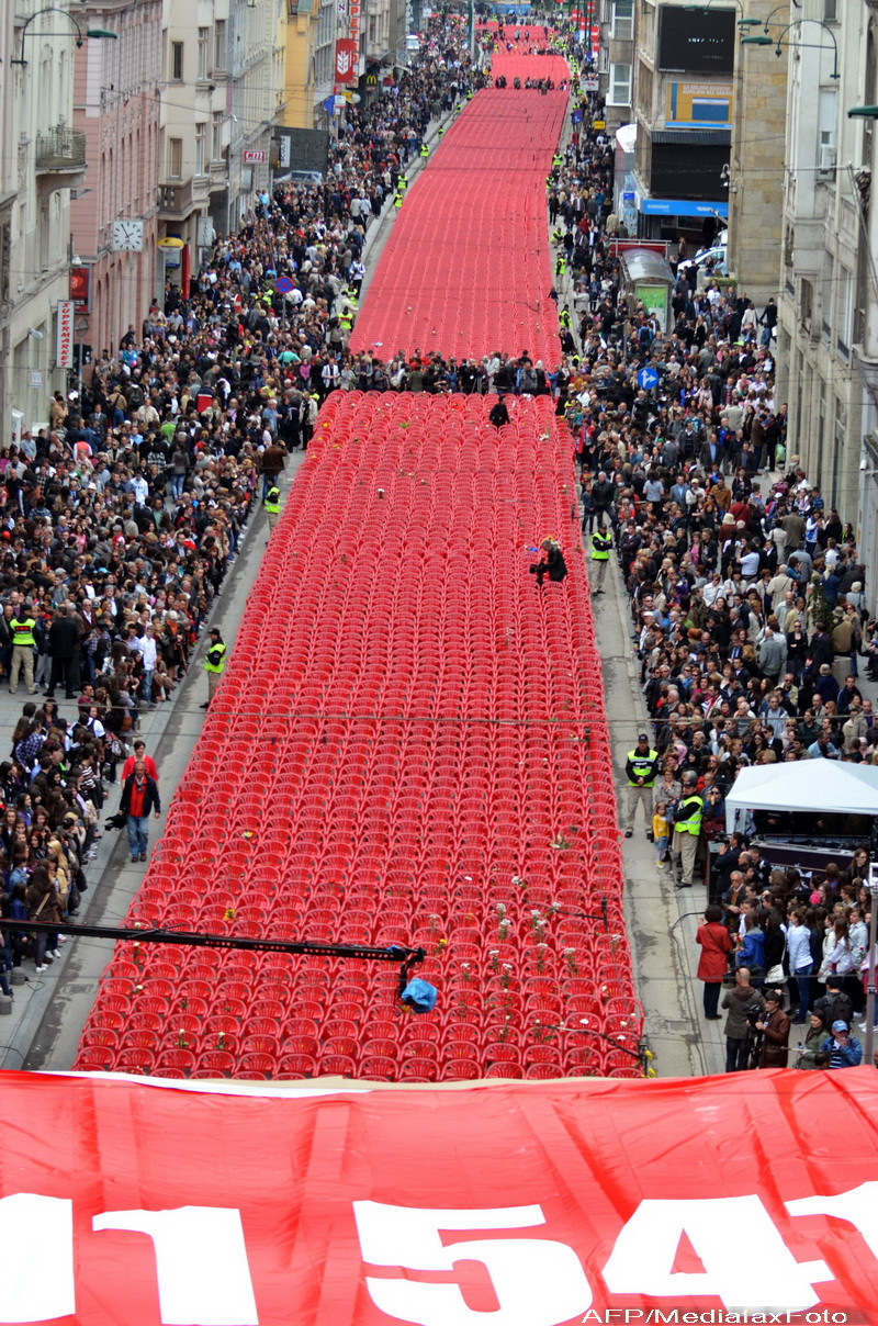 Imaginile saptamanii: 11.541 de scaune goale au fost montate pe strazile din Sarajevo
