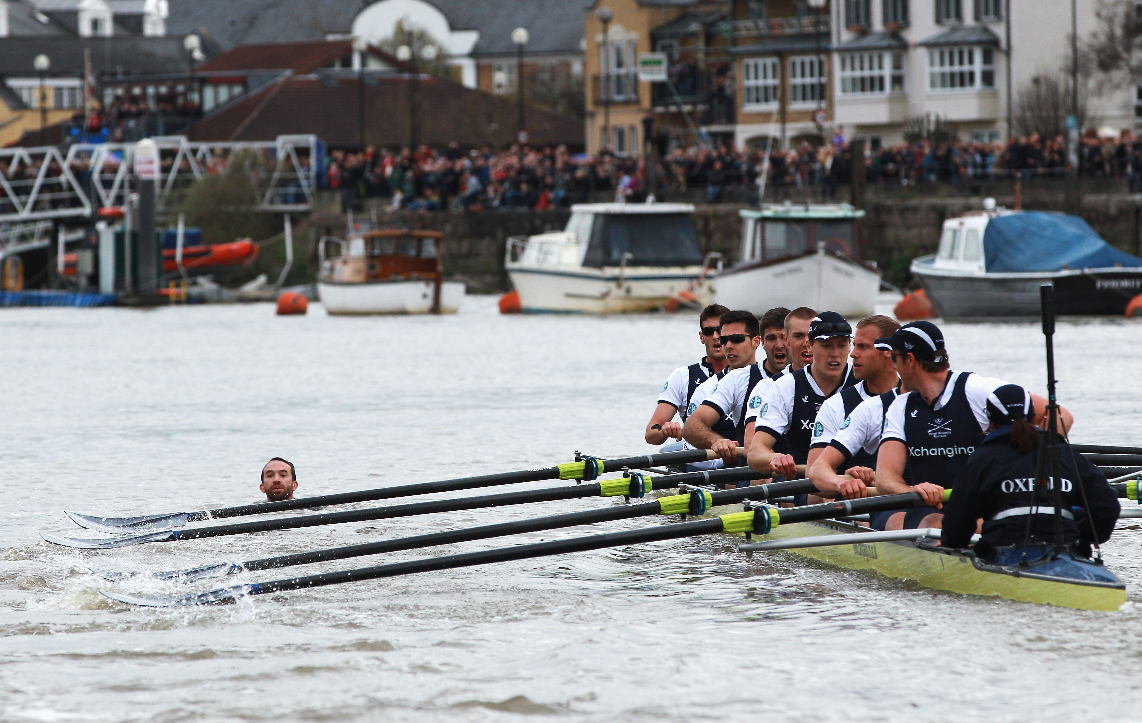 "Am trecut prin 7 luni de Iad pentru asta!". Un barbat a oprit celebra intrecere Oxford - Cambridge