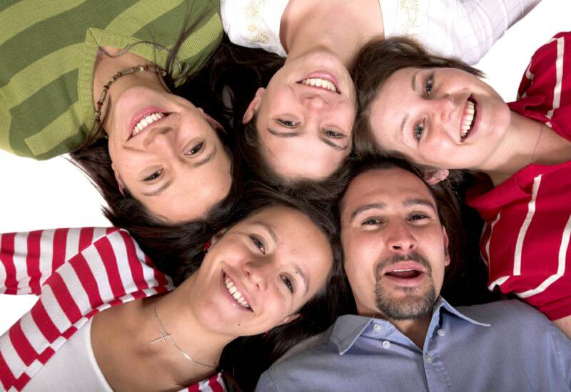 10 ani de cercetare, milioane de oameni chestionati, un singur raspuns: fericirea poate fi cumparata