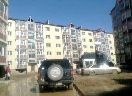 VIDEO socant. Un bloc de locuinte se prabuseste complet, in cateva secunde