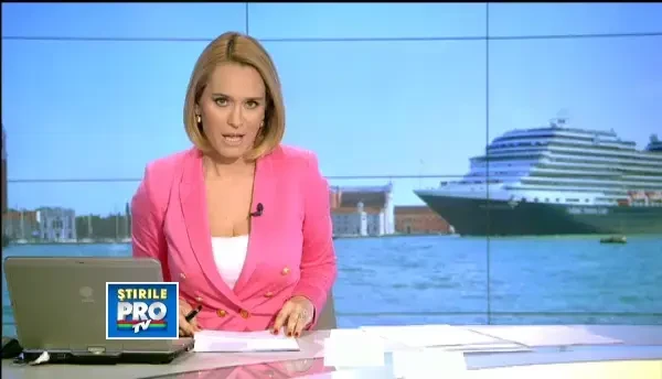 Emotii pentru pasagerii vasului care reface traseul Titanicului. Marea le-a pregatit o surpriza