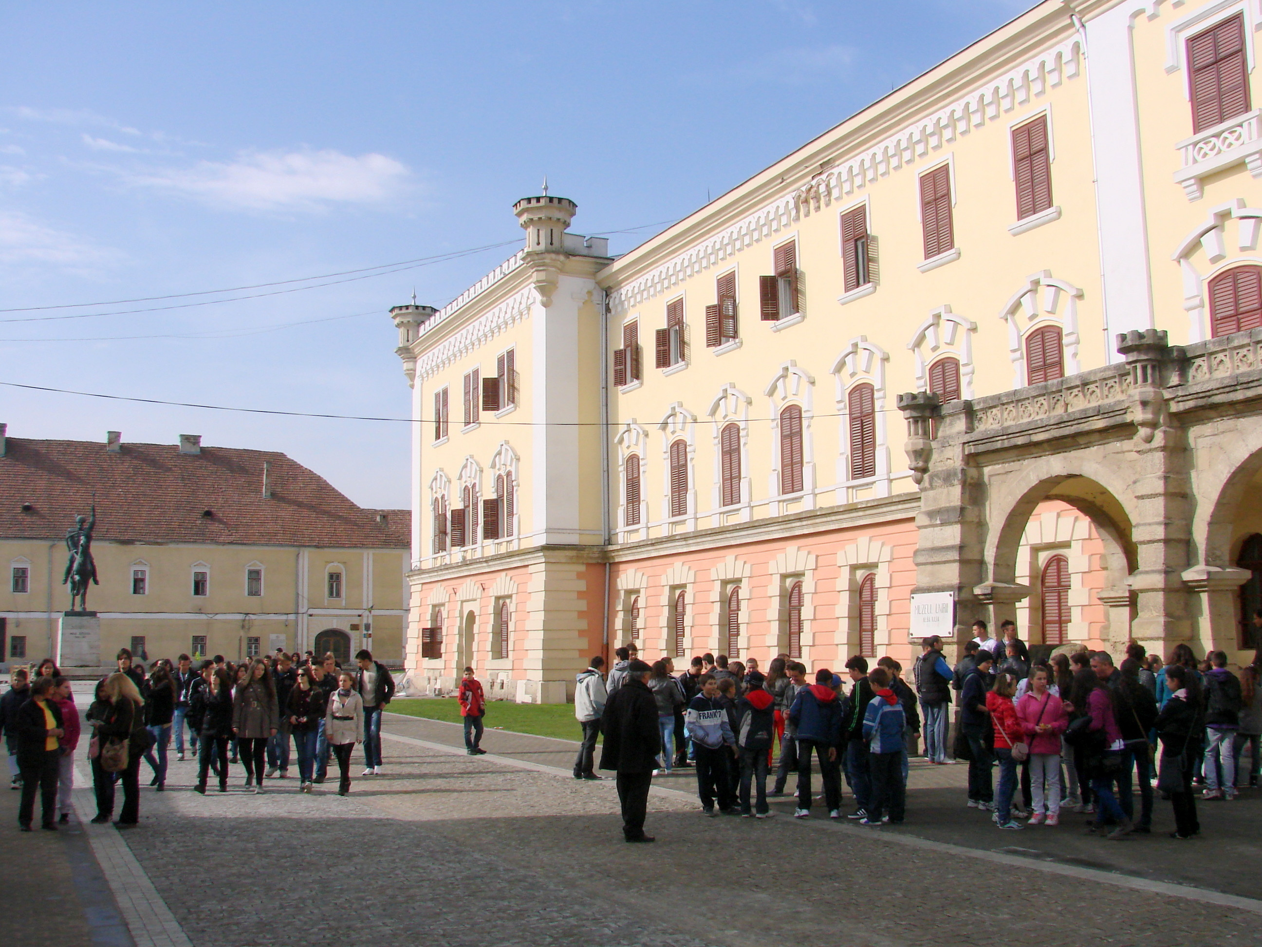Peste 200 de locuri de munca vacante in Alba