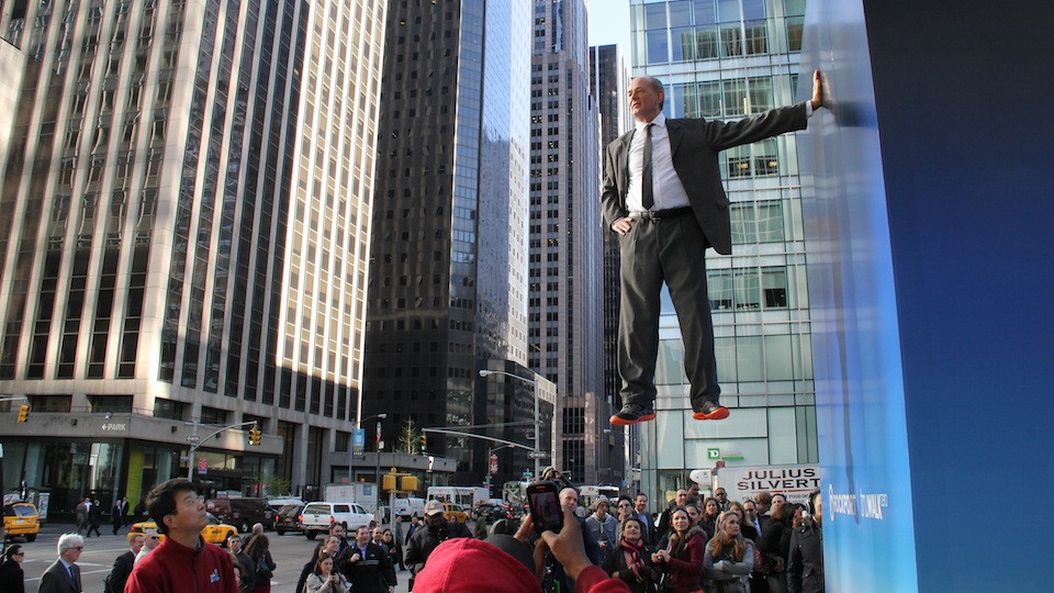 El este Superman. Un barbat a plutit deasupra Manhattan-ului