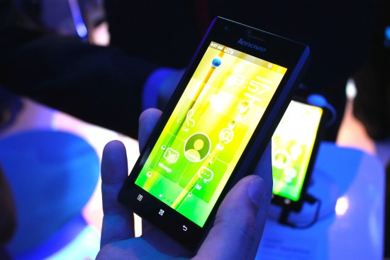 Un virus periculos de mobil iti inregistreaza convorbirile si stie mereu unde te afli