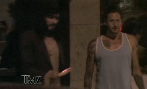 Gestul lui a stranit controverse in America. Actor fotografiat in timp ce a dat foc unei bancnote