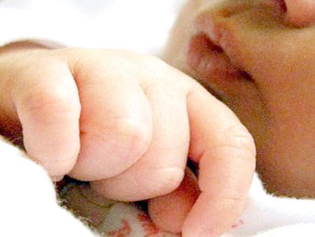 Un bebelus a murit de pneumonie, dupa ce medicul care l-a consultat l-a trimis acasa